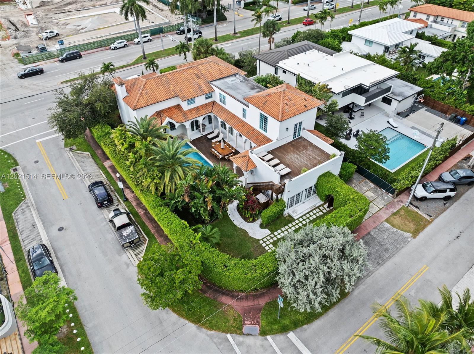2501 Pine Tree Dr, Miami Beach FL 33140
