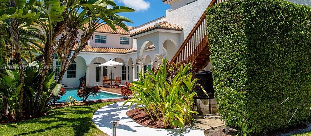 2501 Pine Tree Dr, Miami Beach FL 33140