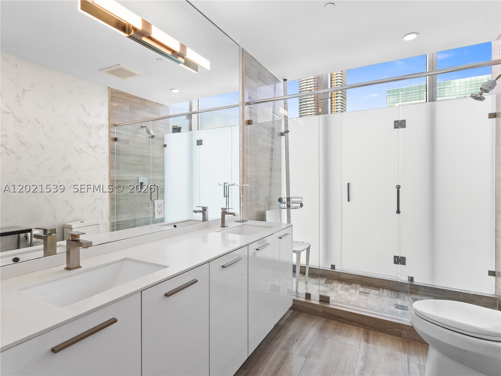 1300 E Brickell Bay Dr #3701, Miami FL 33131