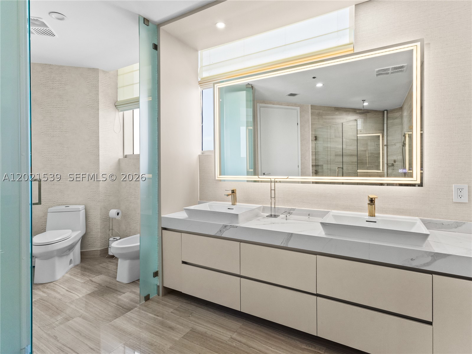 1300 E Brickell Bay Dr #3701, Miami FL 33131