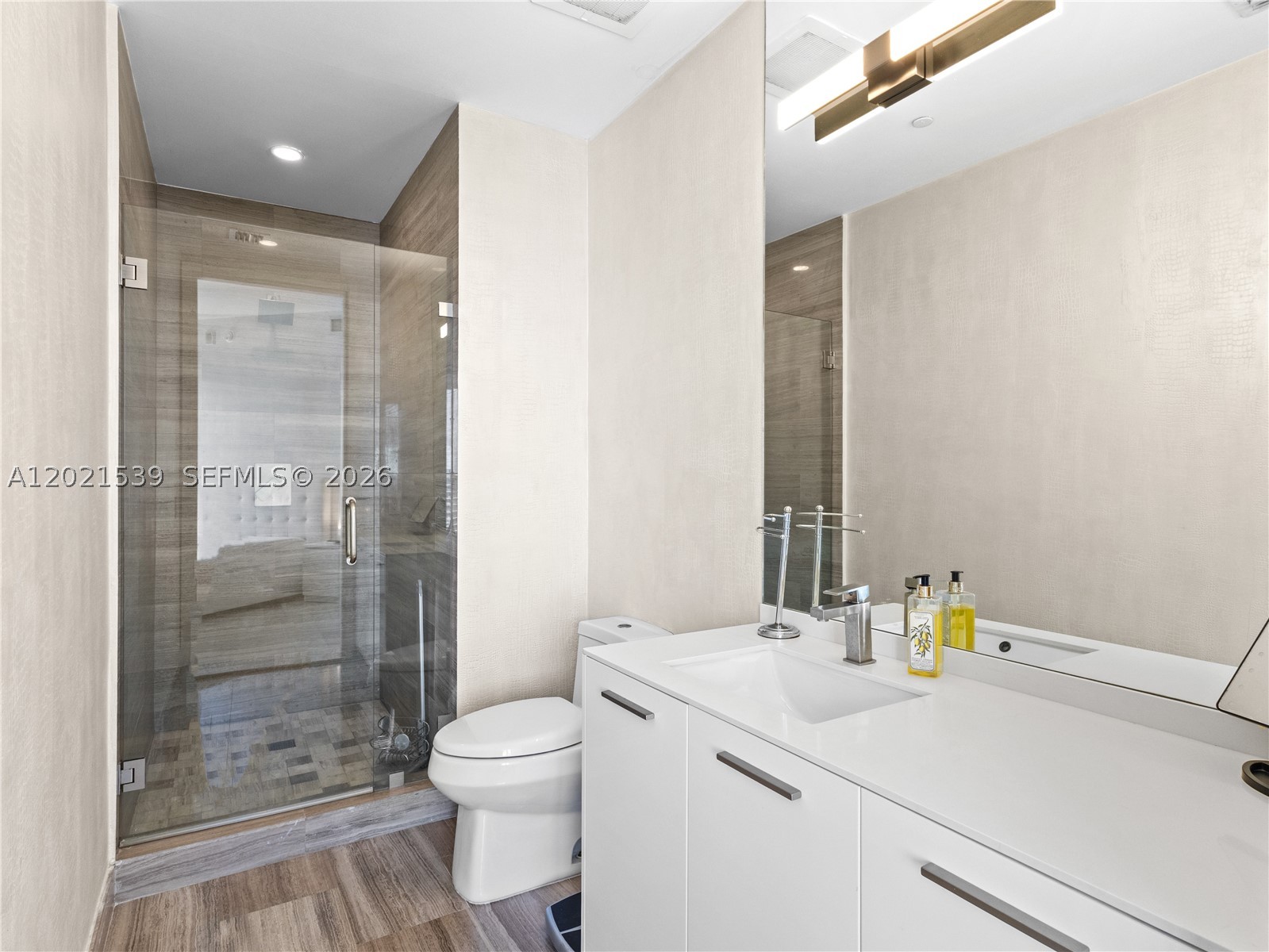 1300 E Brickell Bay Dr #3701, Miami FL 33131