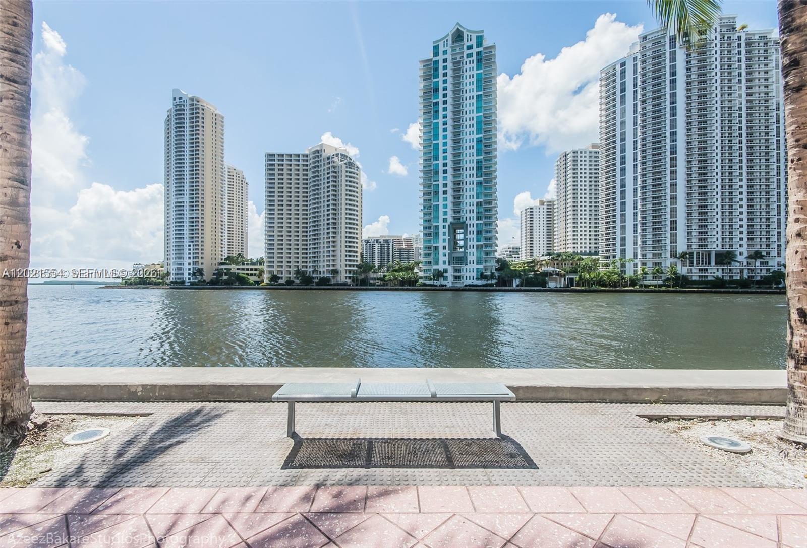 325 S Biscayne Blvd #2115, Miami FL 33131
