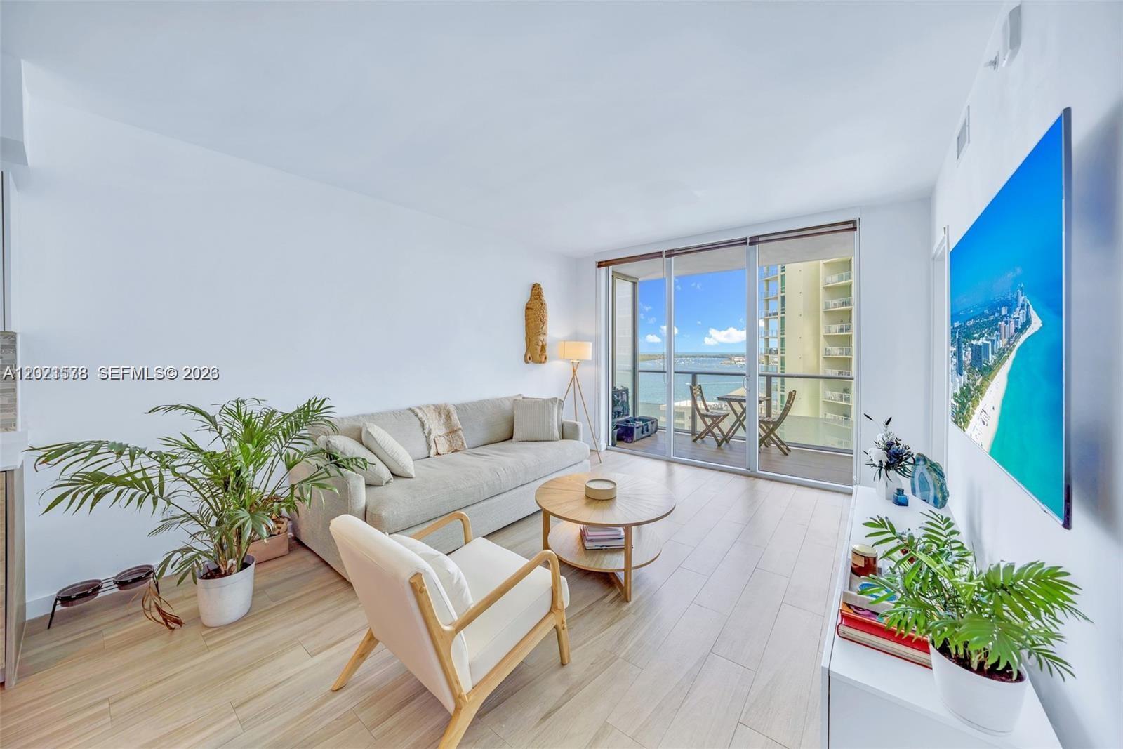 1300 Brickell Bay Dr #2104, Miami FL 33131