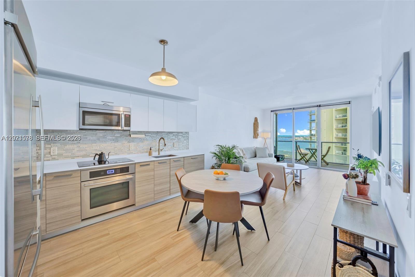 1300 Brickell Bay Dr #2104, Miami FL 33131