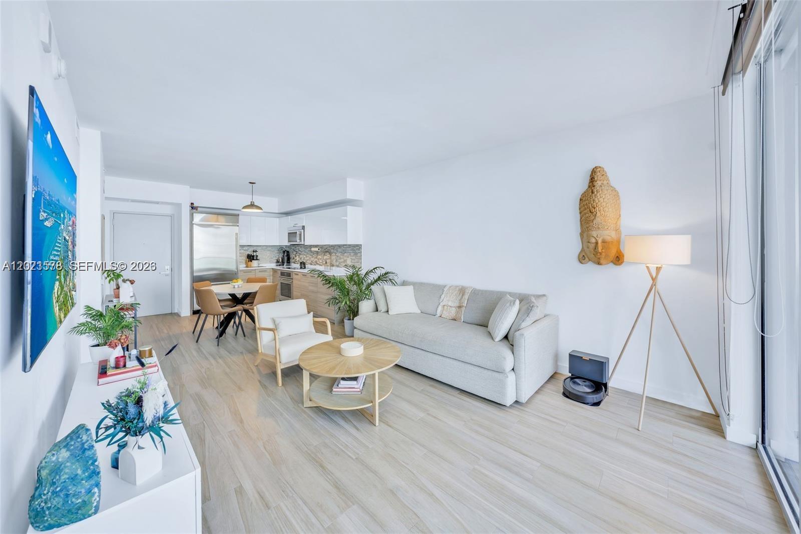 1300 Brickell Bay Dr #2104, Miami FL 33131