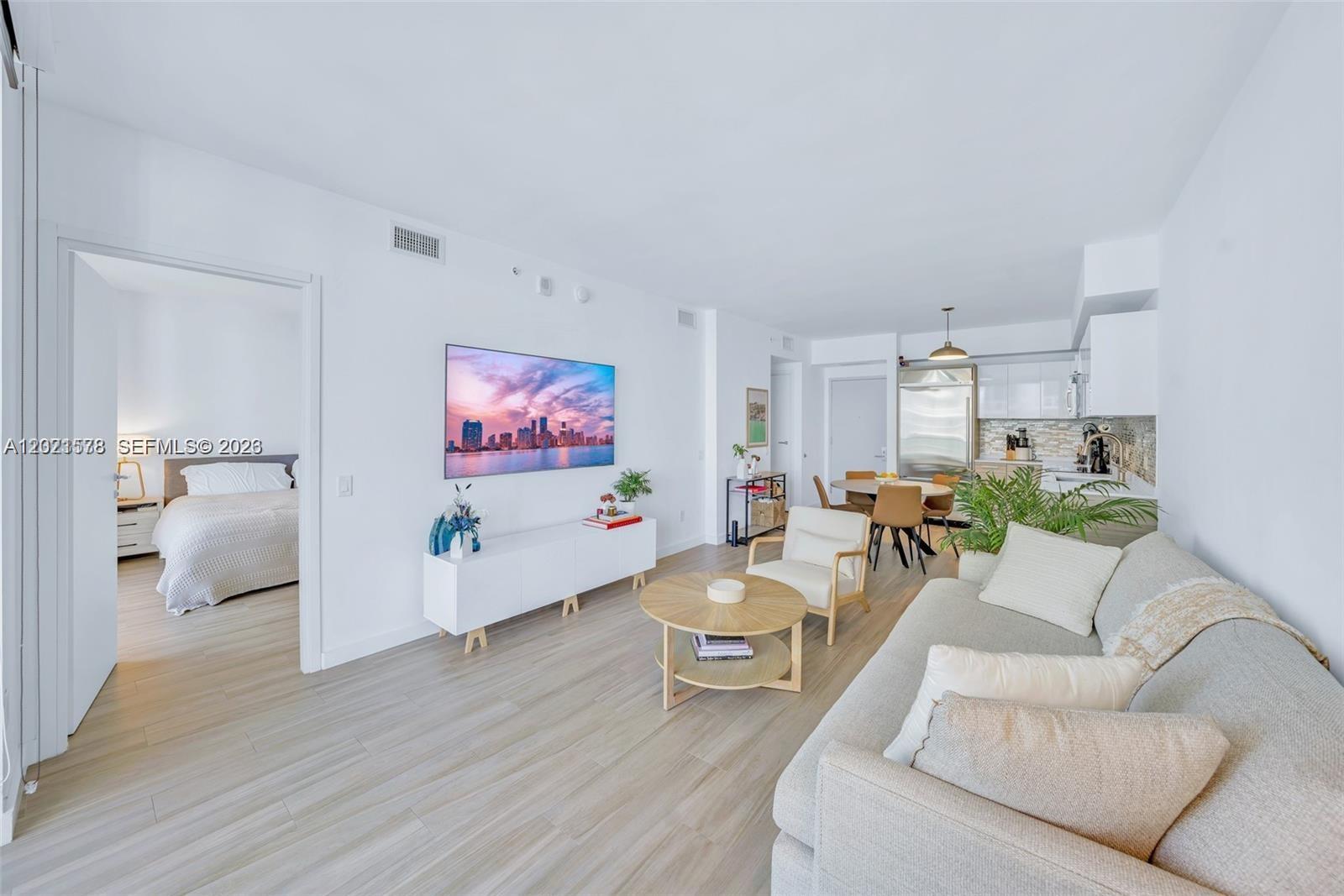 1300 Brickell Bay Dr #2104, Miami FL 33131
