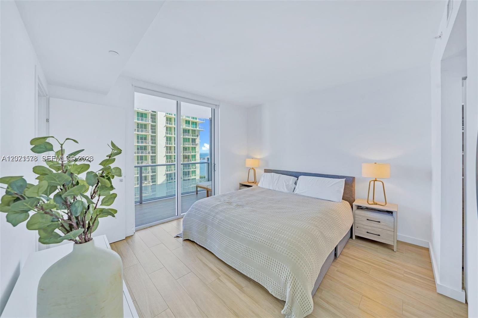 1300 Brickell Bay Dr #2104, Miami FL 33131