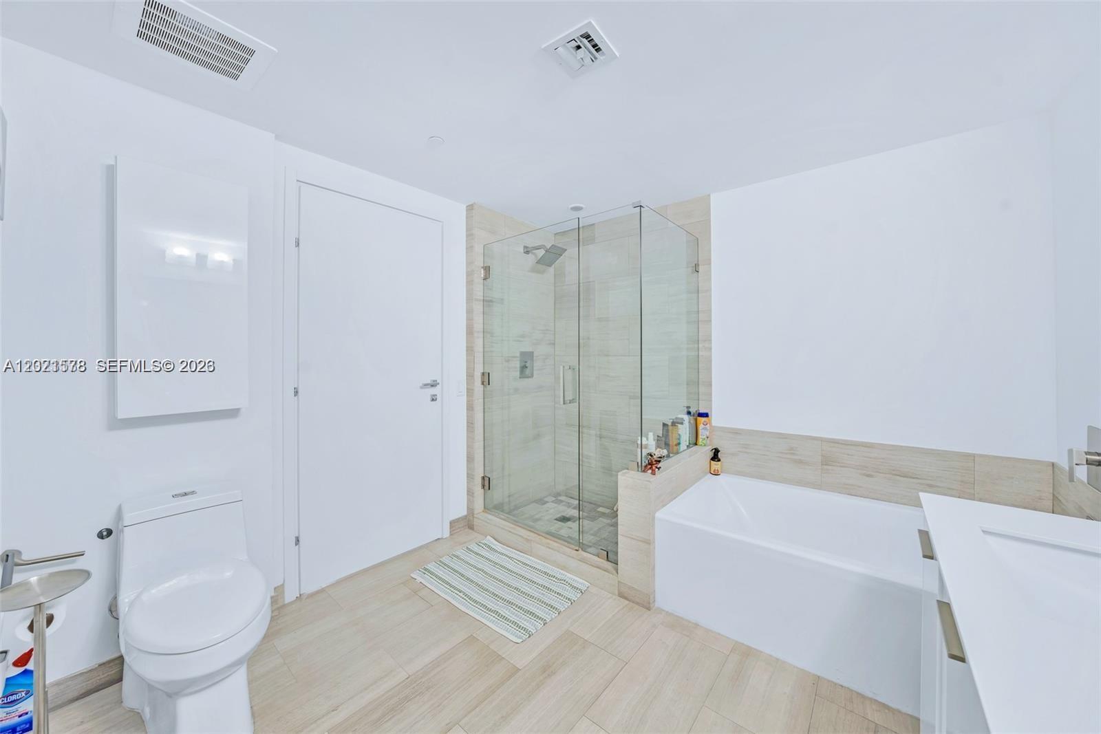 1300 Brickell Bay Dr #2104, Miami FL 33131