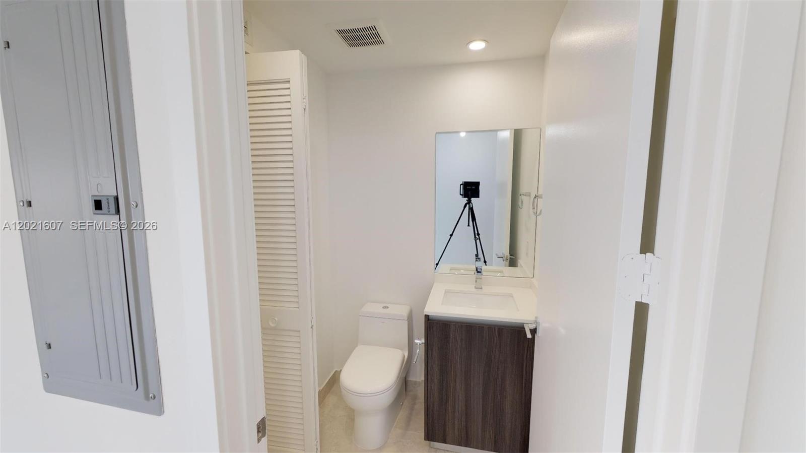 488 NE 18th St #2401, Miami FL 33132