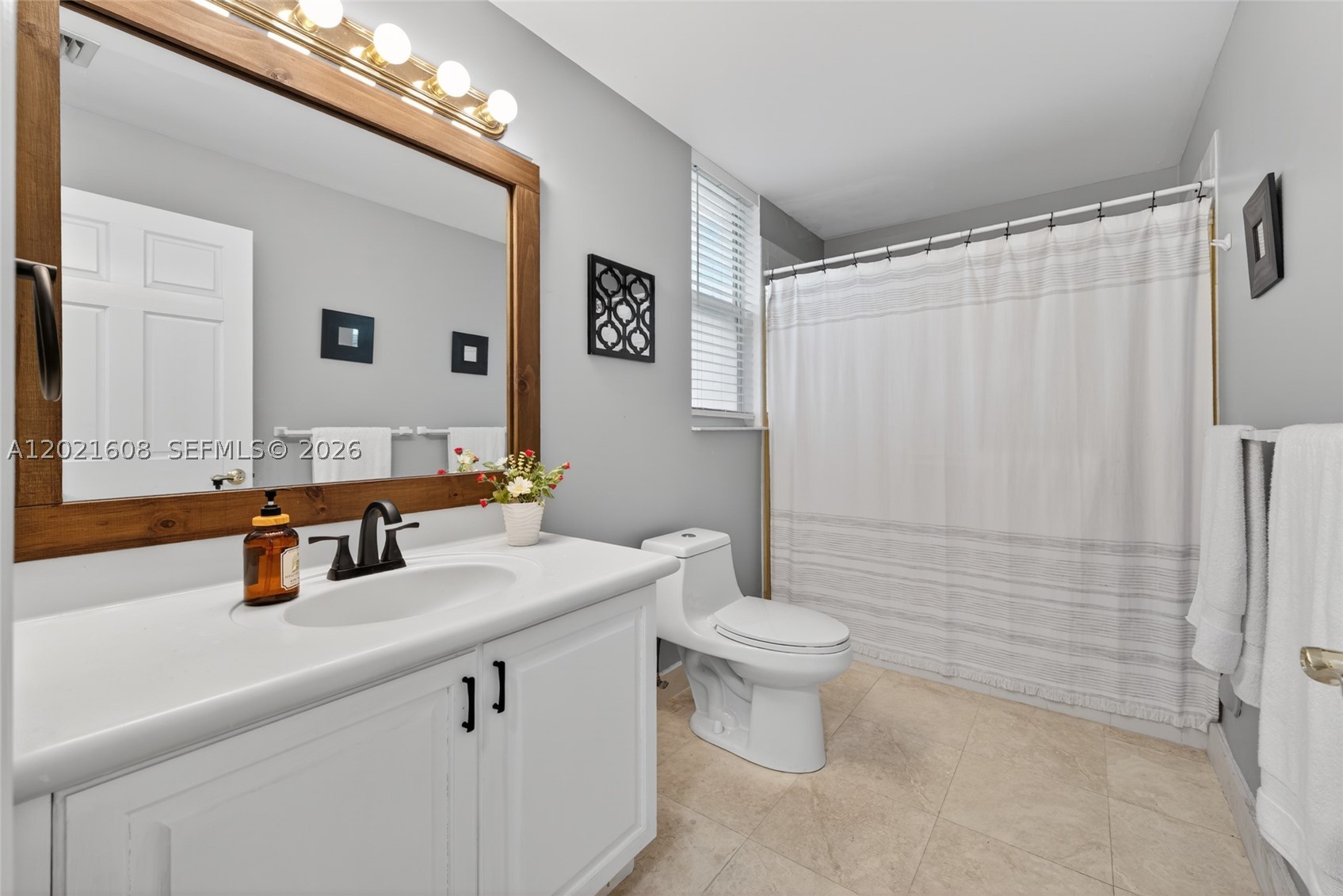 8204 SW 171st St, Palmetto Bay FL 33157