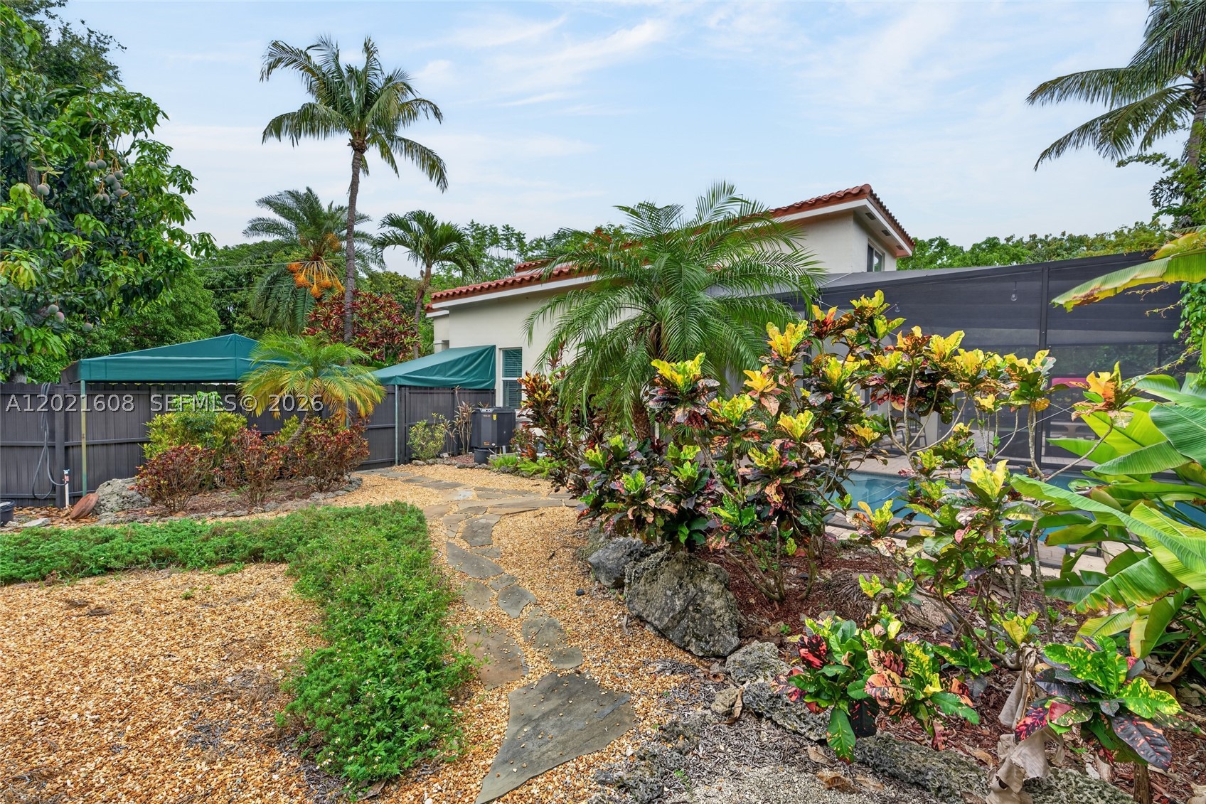 8204 SW 171st St, Palmetto Bay FL 33157