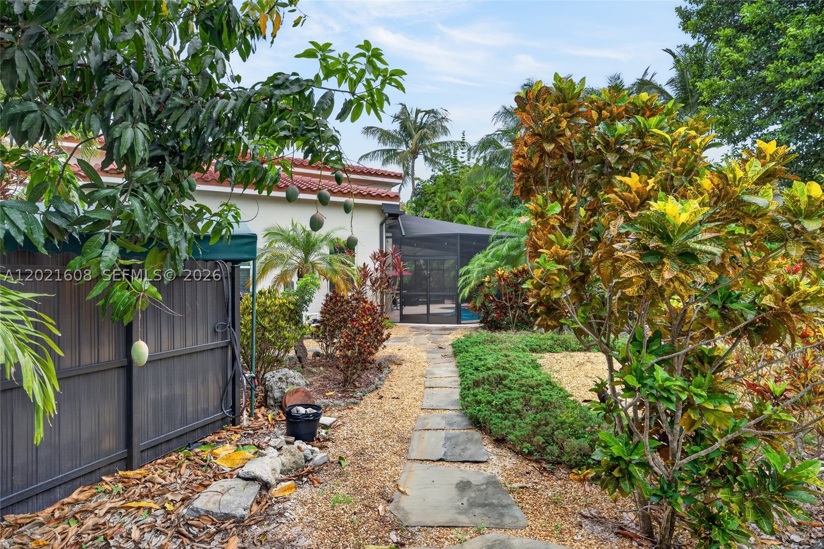 8204 SW 171st St, Palmetto Bay FL 33157