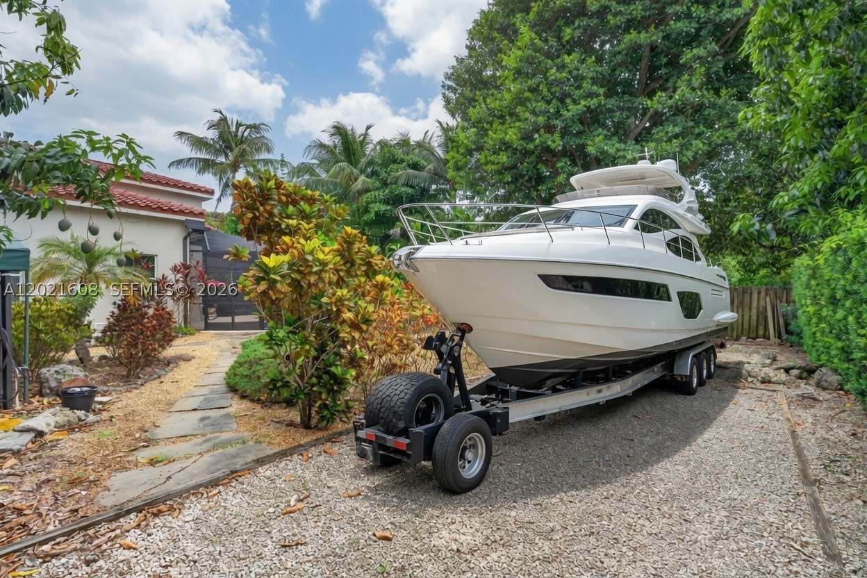 8204 SW 171st St, Palmetto Bay FL 33157