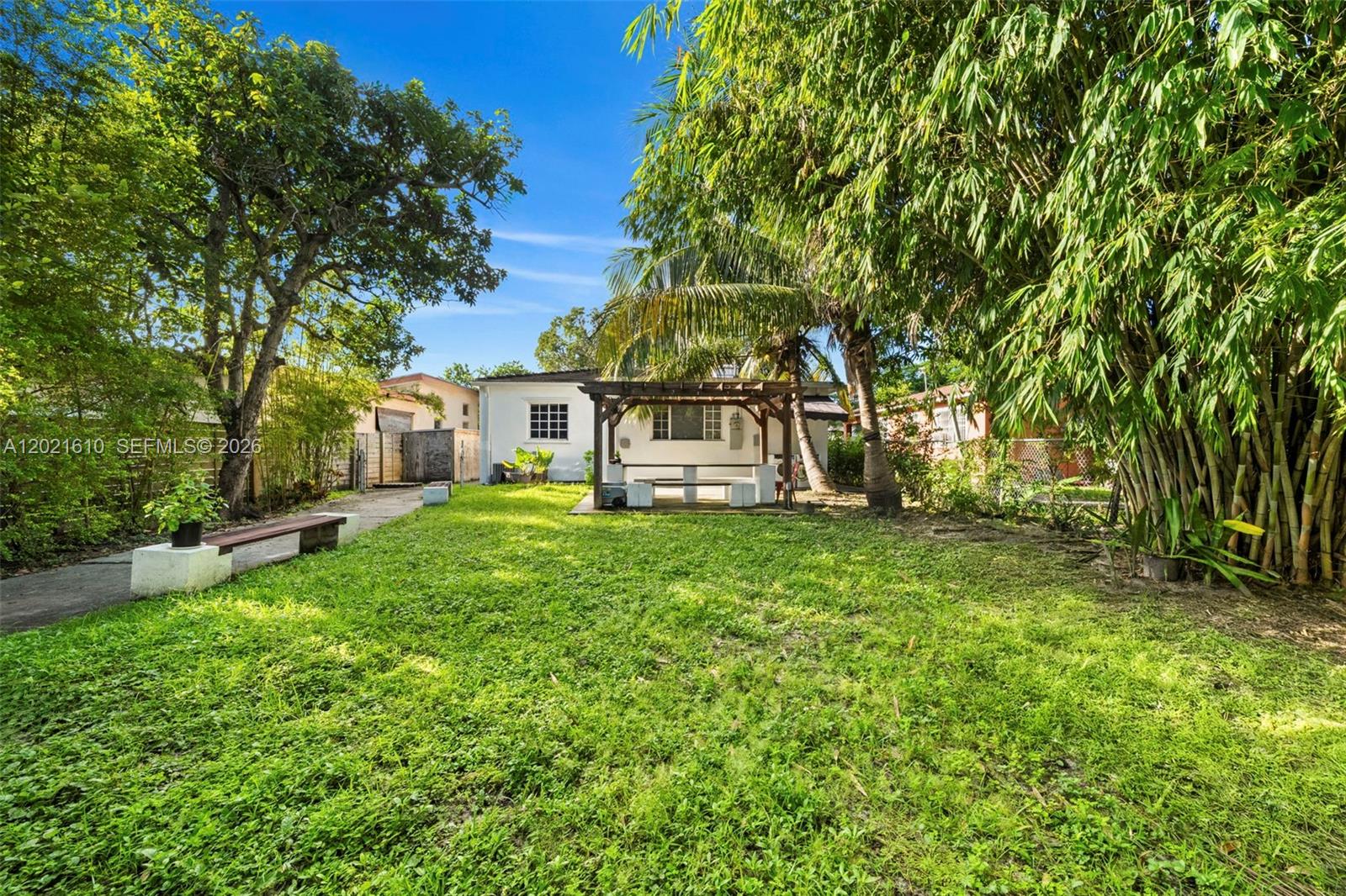 555 NE 73rd St, Miami FL 33138