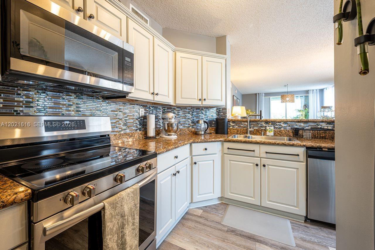 11780 Saint Andrews Pl #208, Wellington FL 33414