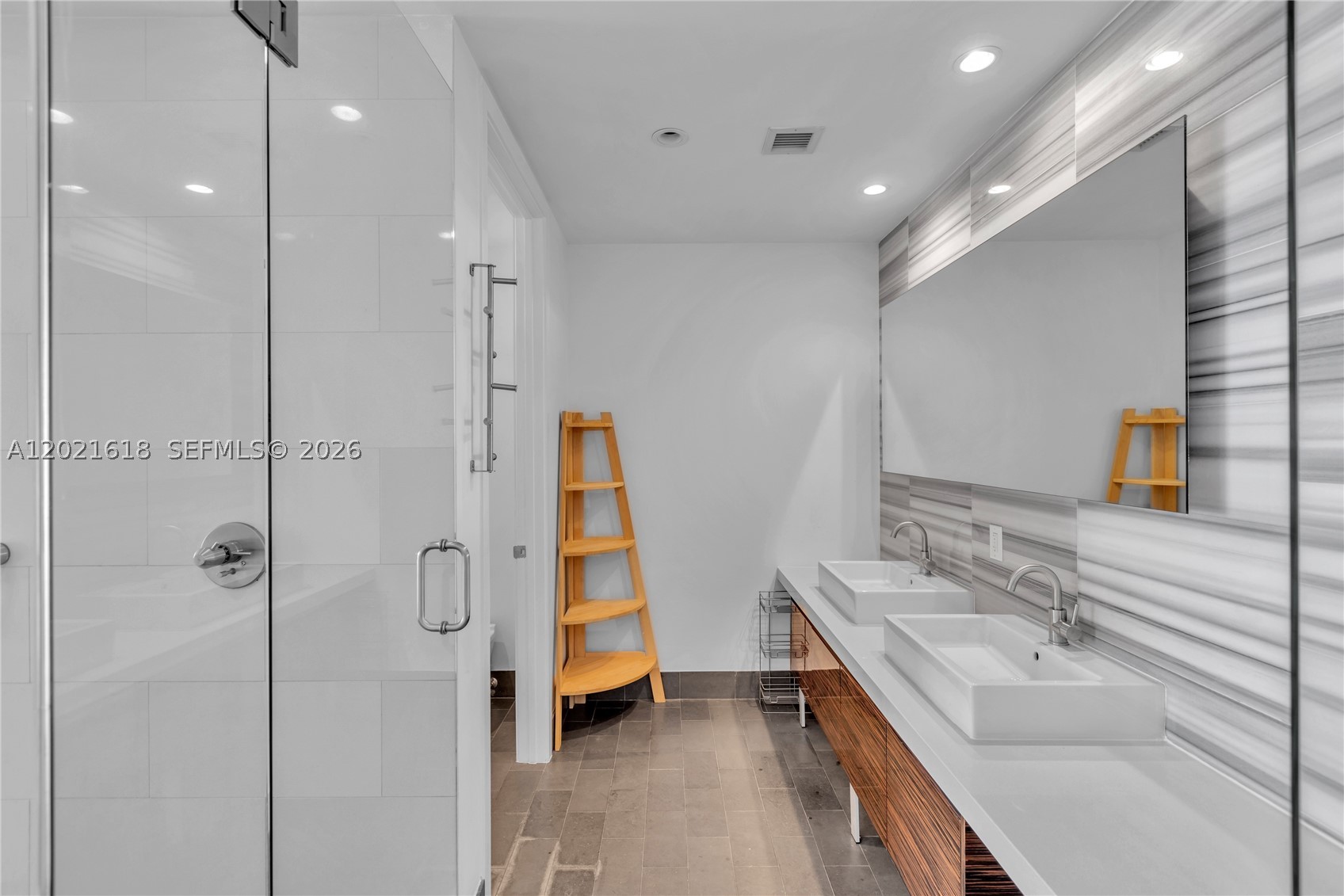 1100 Biscayne Blvd #2706, Miami FL 33132