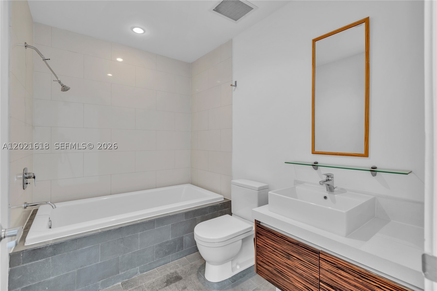 1100 Biscayne Blvd #2706, Miami FL 33132