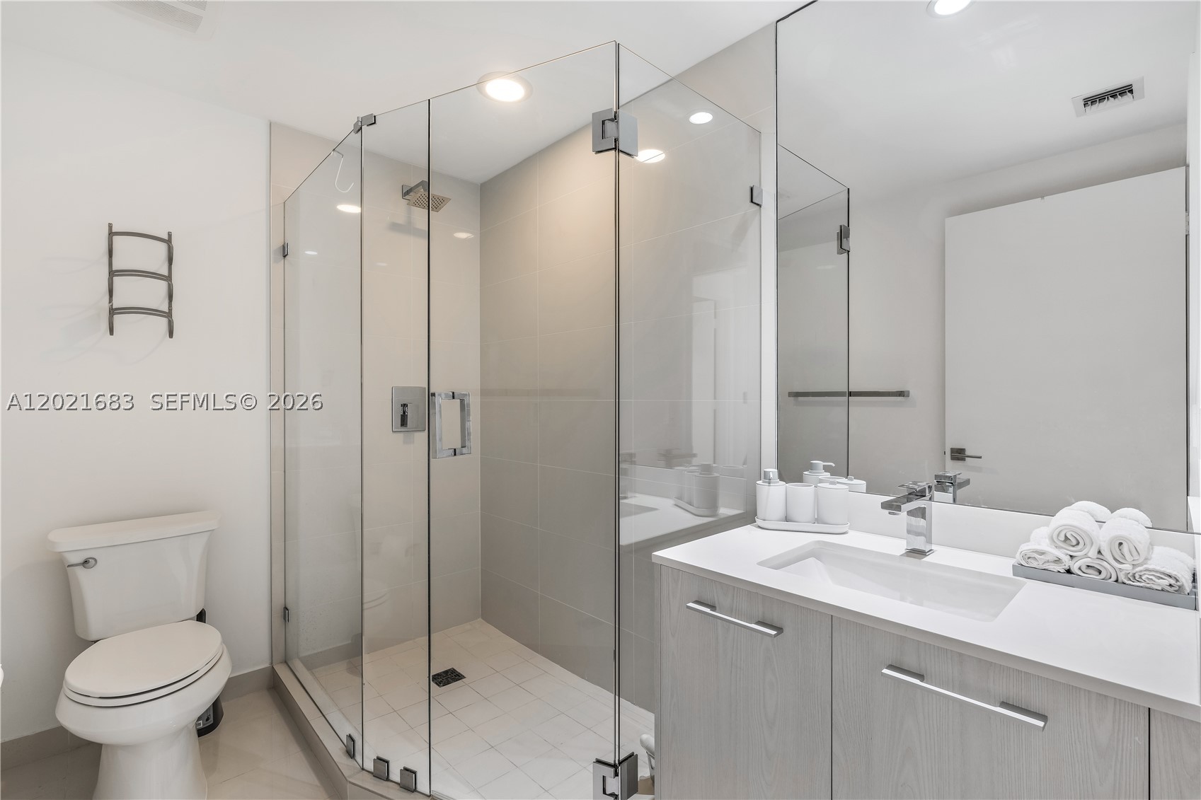 55 SW 9th St #4001, Miami FL 33130