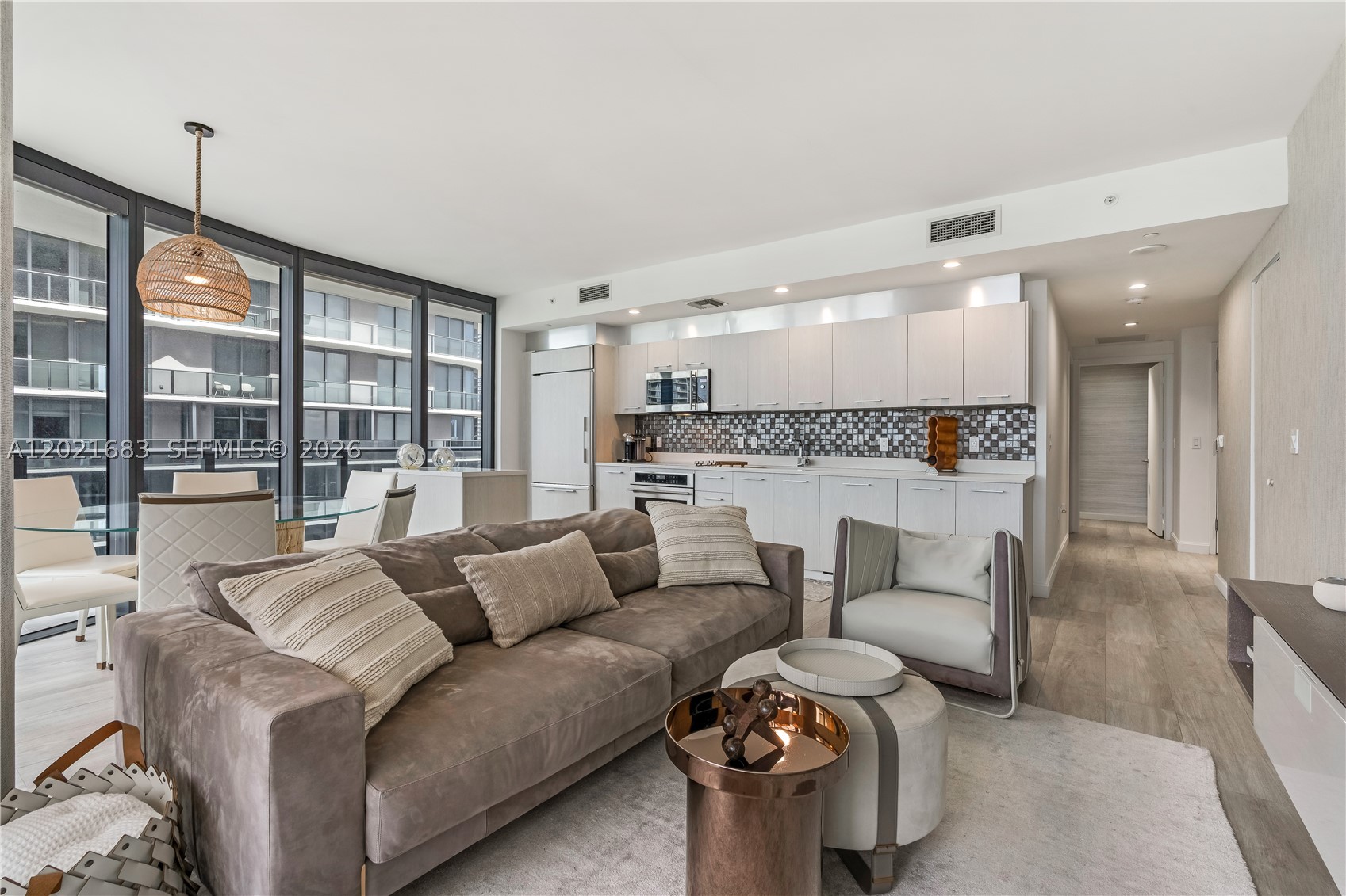 55 SW 9th St #4001, Miami FL 33130