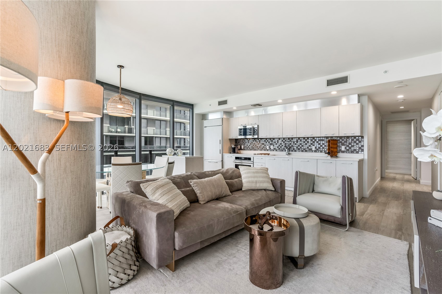 55 SW 9th St #4001, Miami FL 33130