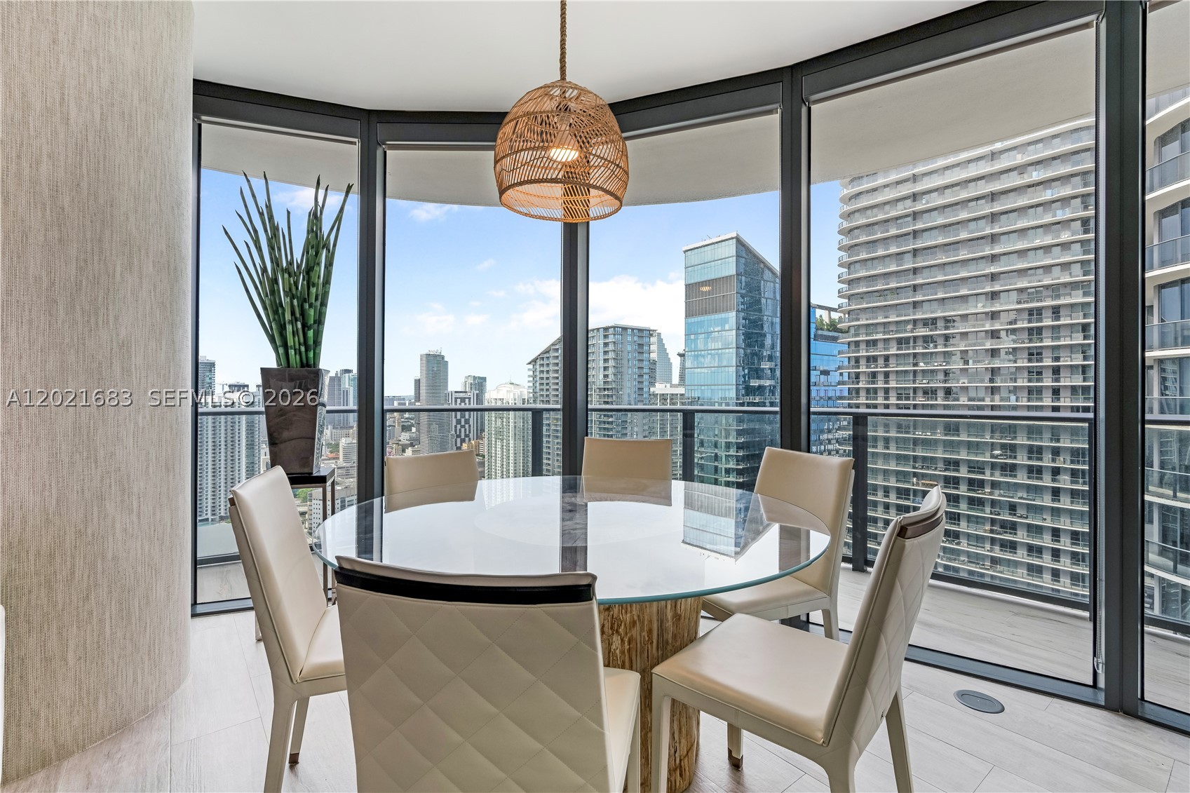 55 SW 9th St #4001, Miami FL 33130