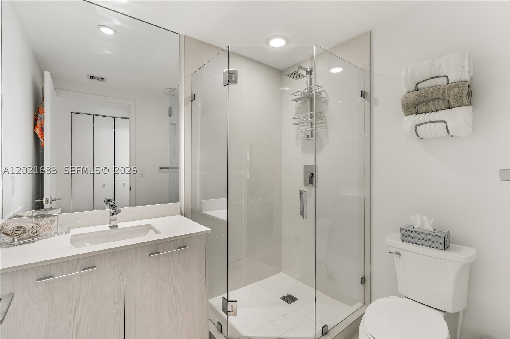 55 SW 9th St #4001, Miami FL 33130