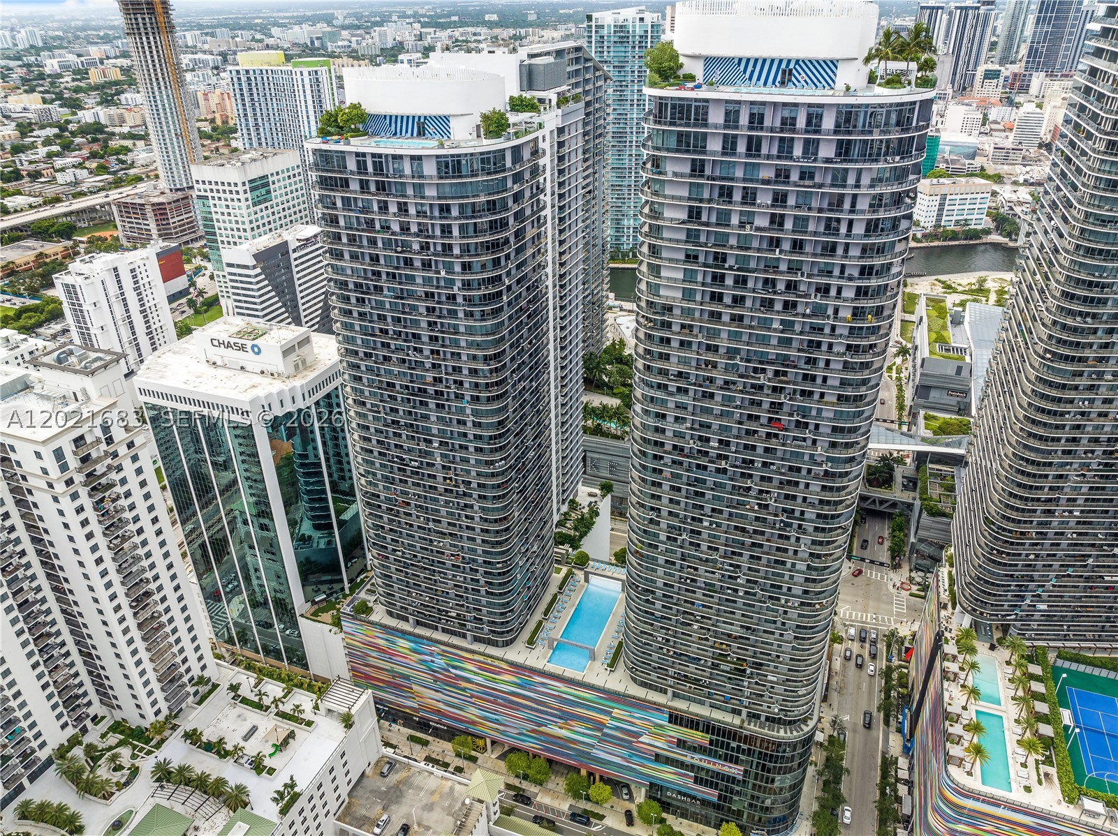 55 SW 9th St #4001, Miami FL 33130