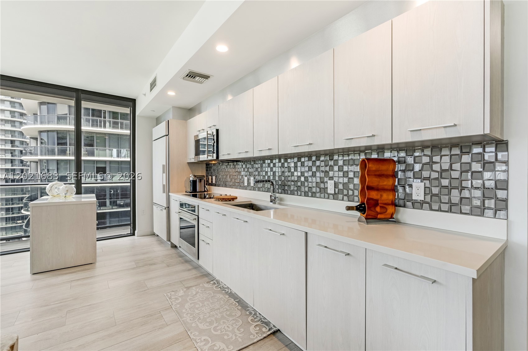 55 SW 9th St #4001, Miami FL 33130