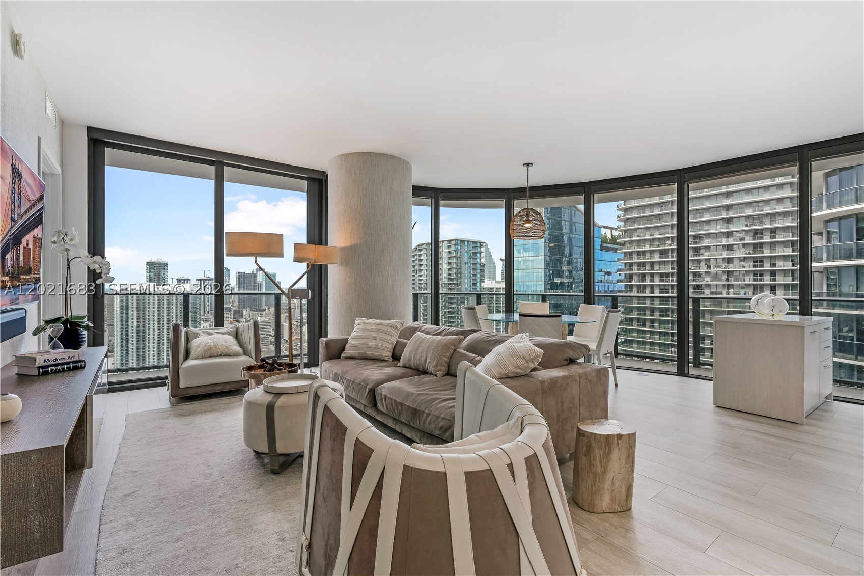 55 SW 9th St #4001, Miami FL 33130