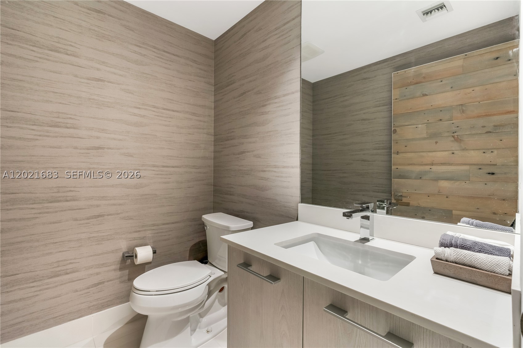 55 SW 9th St #4001, Miami FL 33130