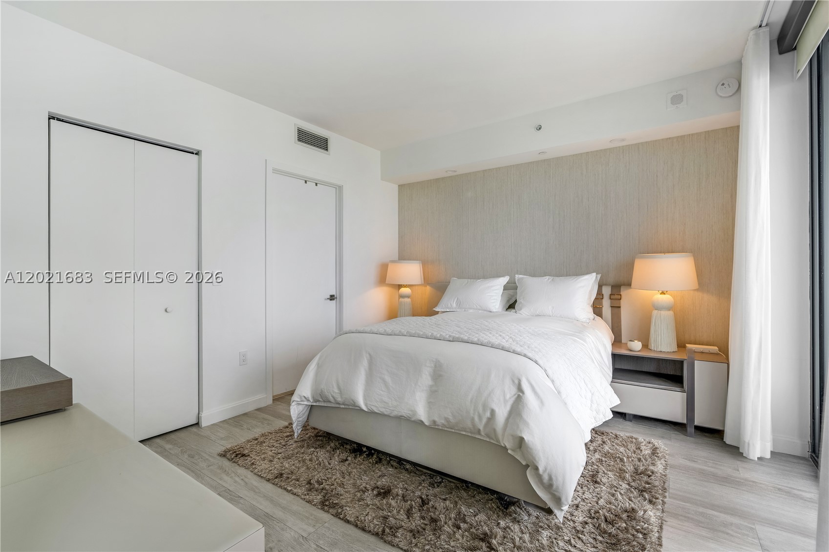 55 SW 9th St #4001, Miami FL 33130