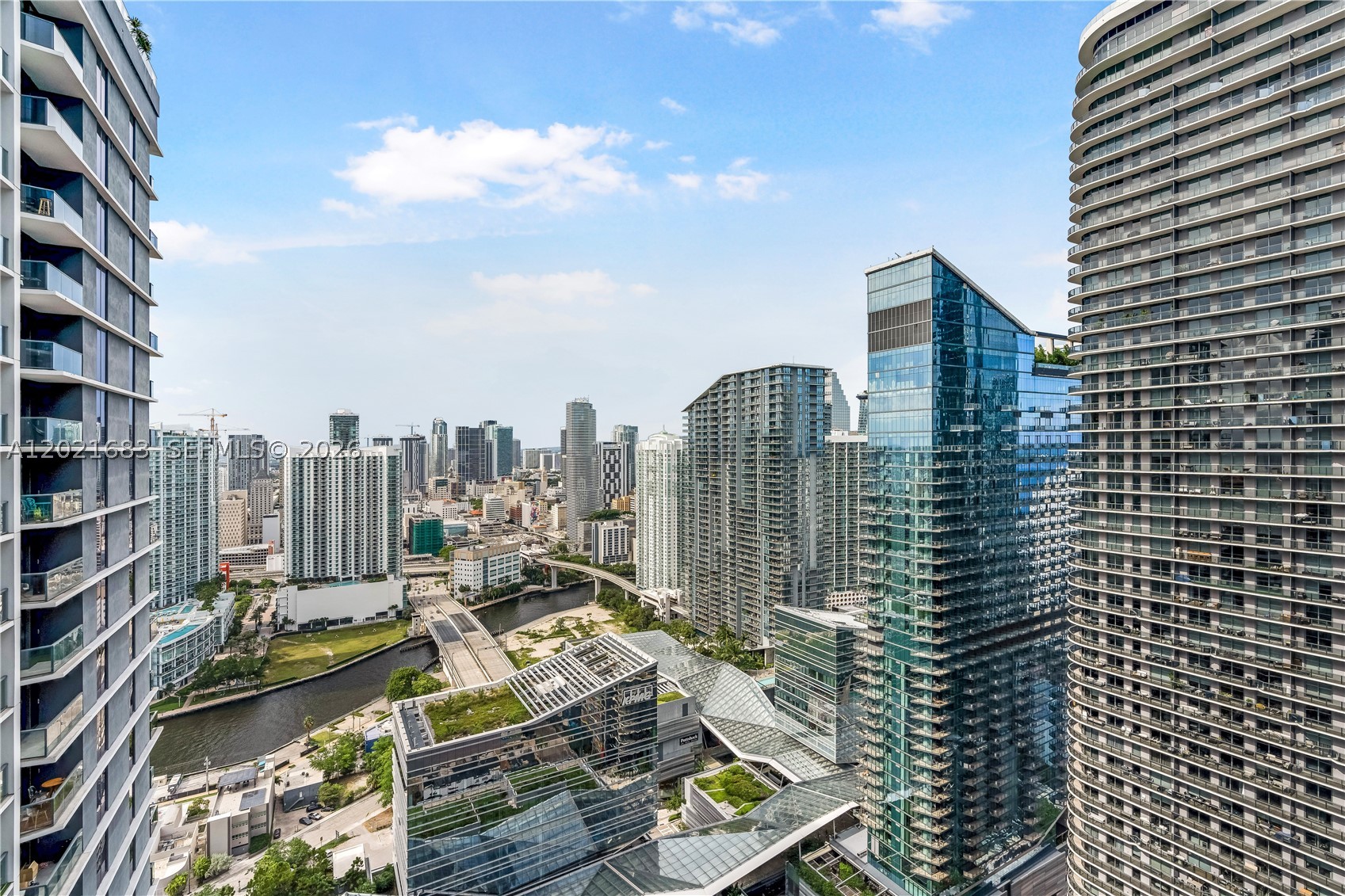 55 SW 9th St #4001, Miami FL 33130