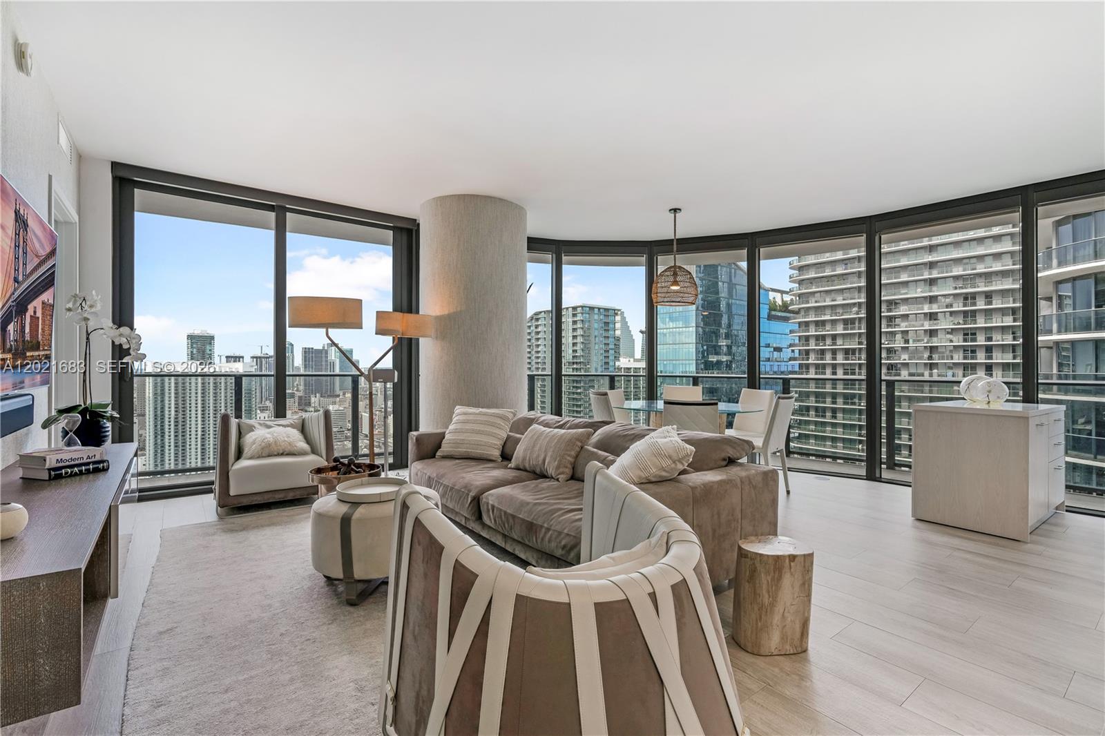 55 SW 9th St #4001, Miami FL 33130
