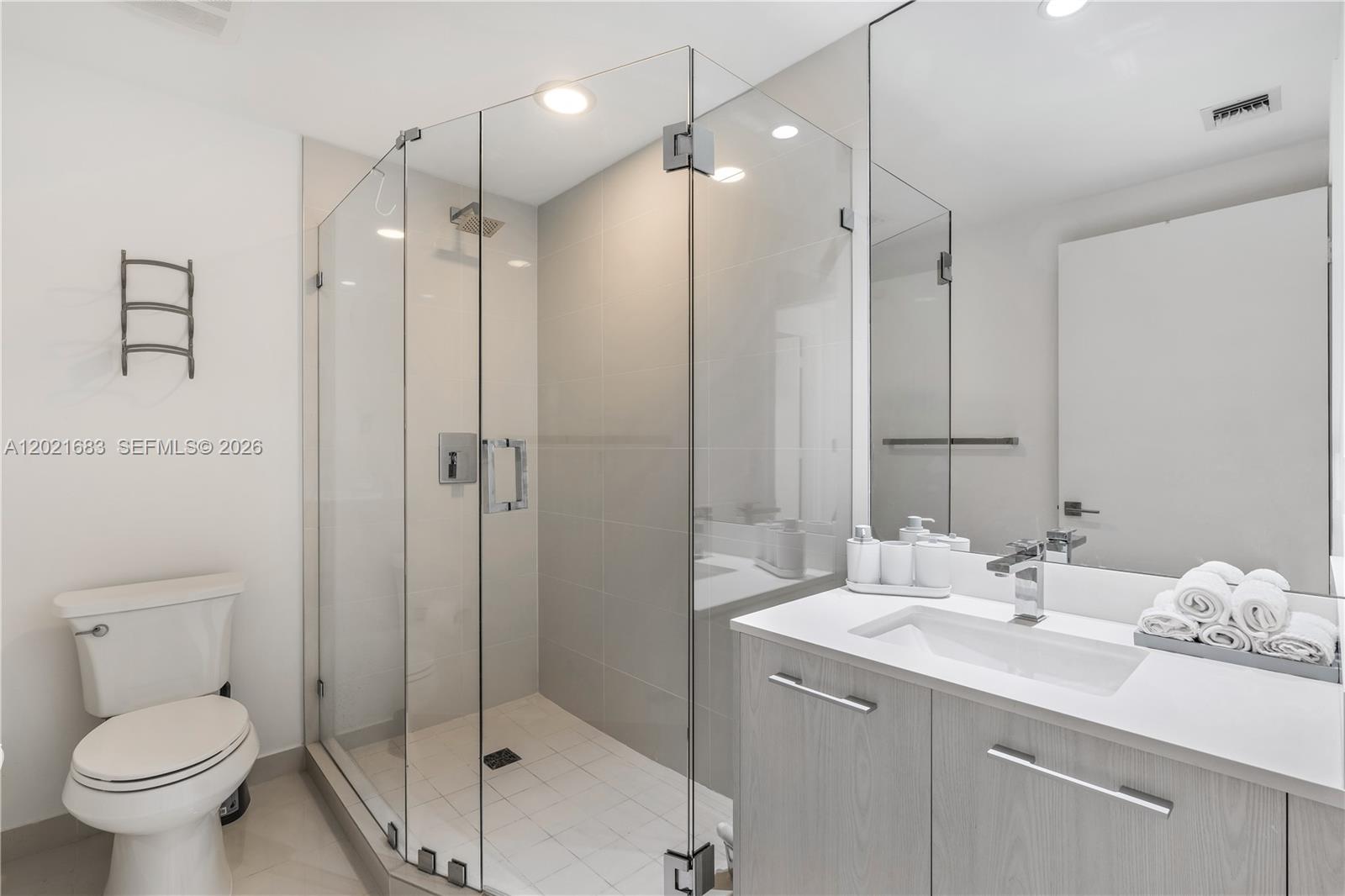 55 SW 9th St #4001, Miami FL 33130