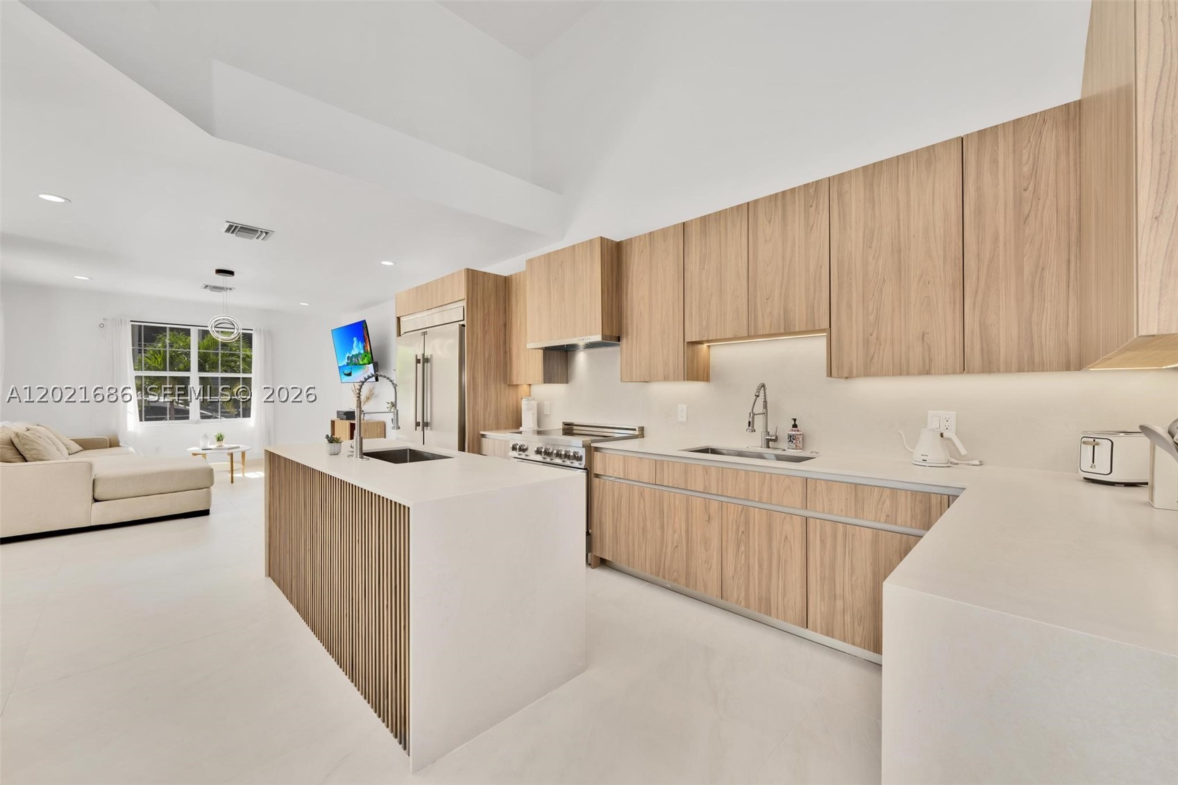 2940 NE 164th St, North Miami Beach FL 33160