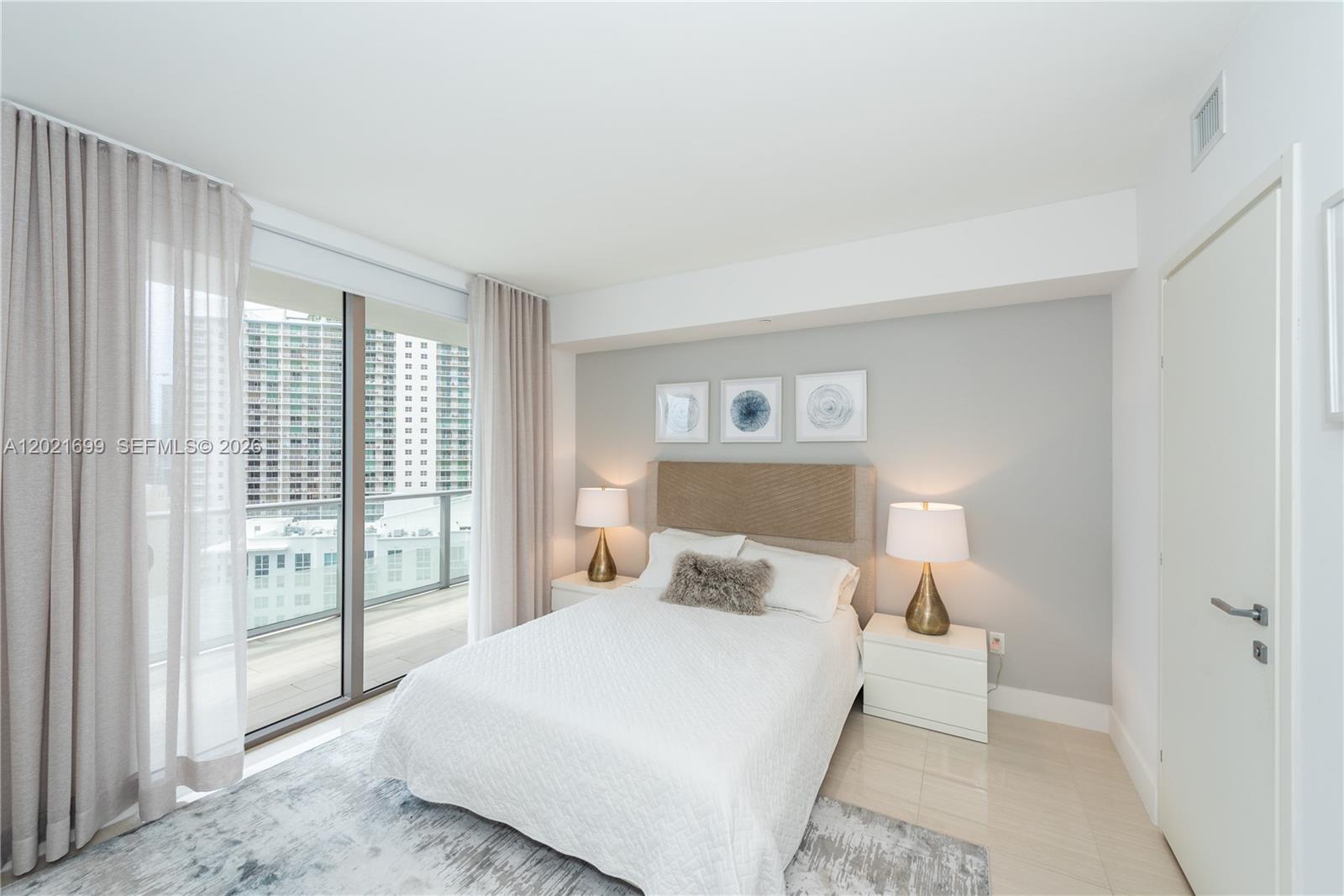 1300 Brickell Bay Dr #2900, Miami FL 33131