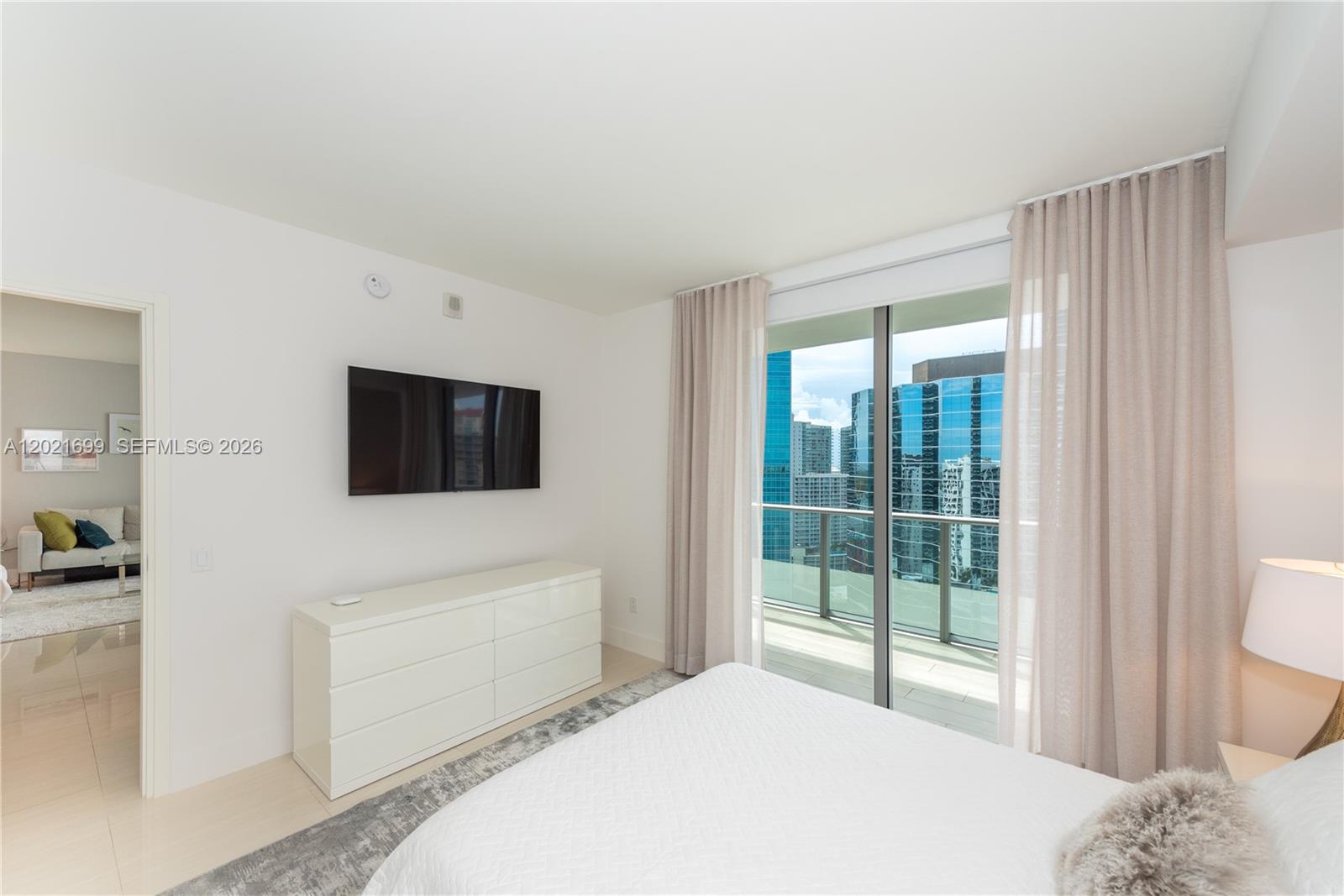 1300 Brickell Bay Dr #2900, Miami FL 33131