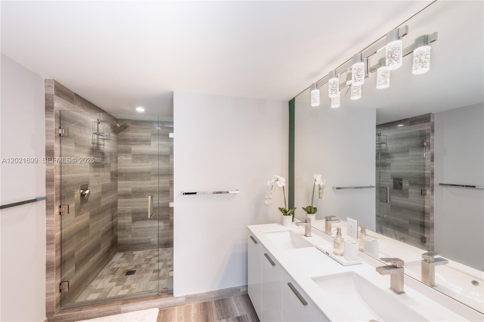 1300 Brickell Bay Dr #2900, Miami FL 33131