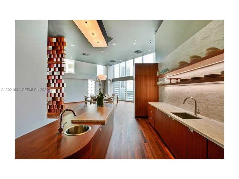 1300 Brickell Bay Dr #2900, Miami FL 33131