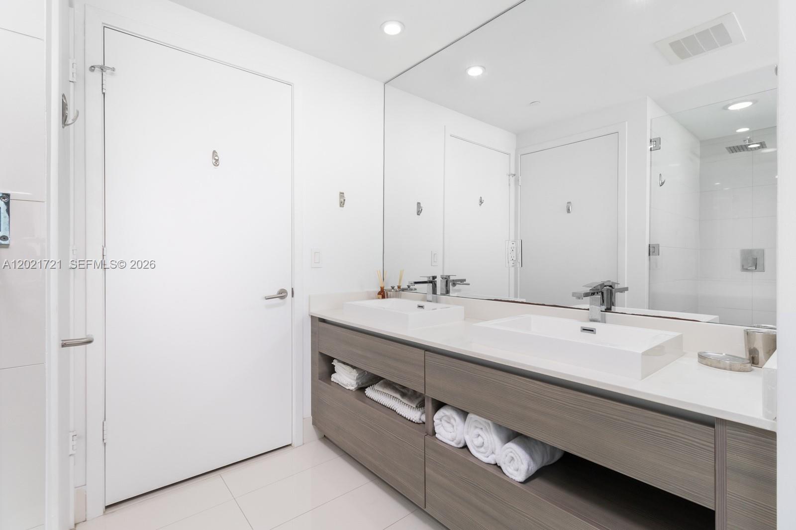 460 NE 28th St #3105, Miami FL 33137