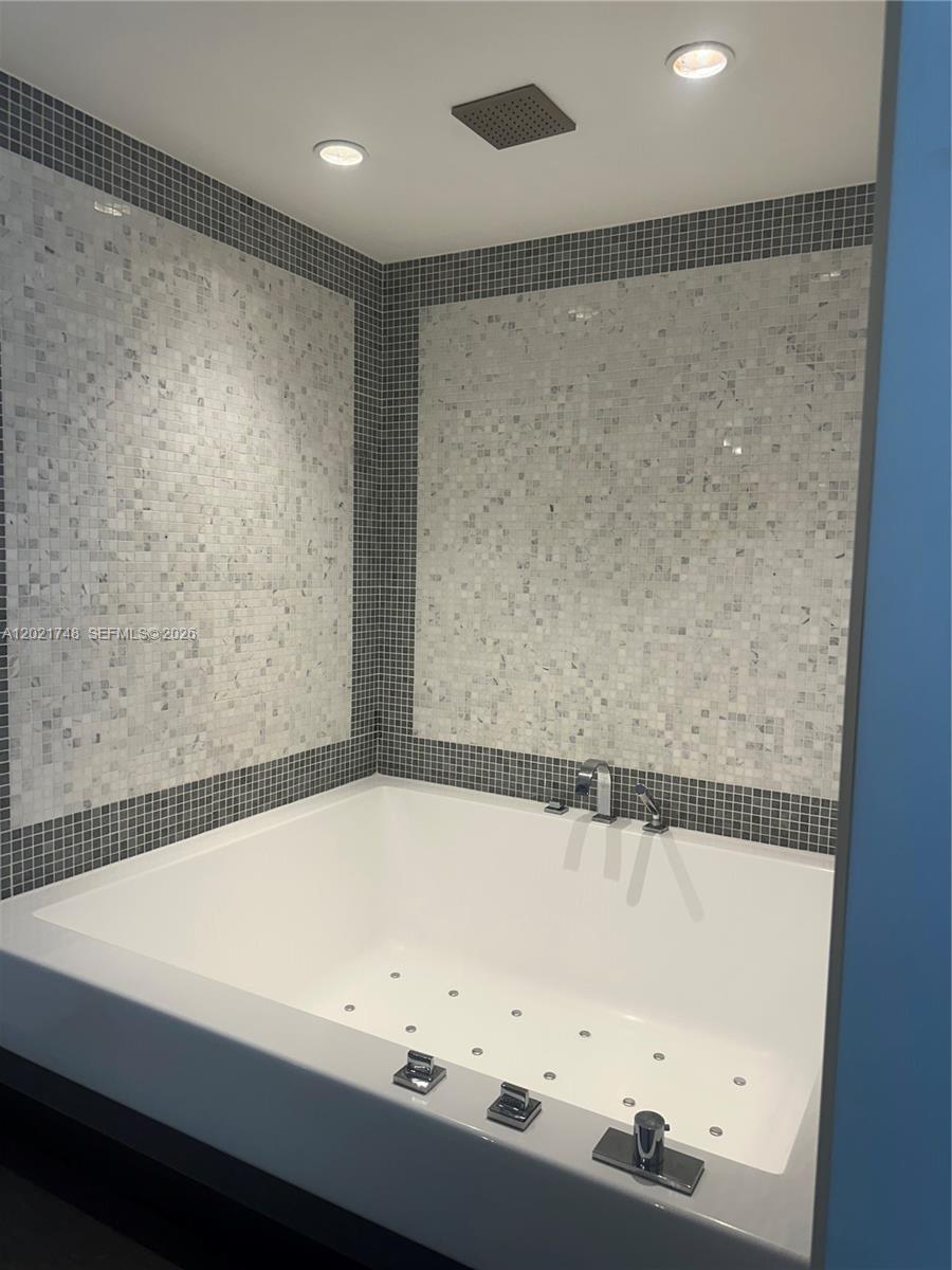 200 Biscayne Boulevard Way #4013, Miami FL 33131