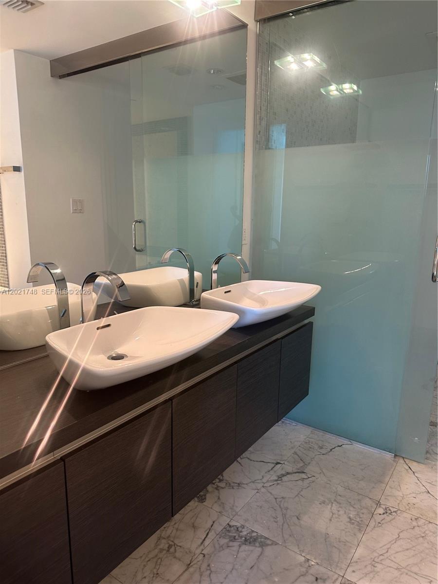 200 Biscayne Boulevard Way #4013, Miami FL 33131