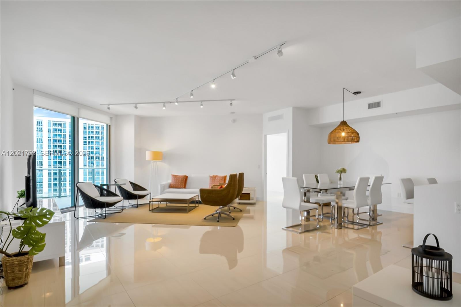 17301 Biscayne Blvd #907, North Miami Beach FL 33160