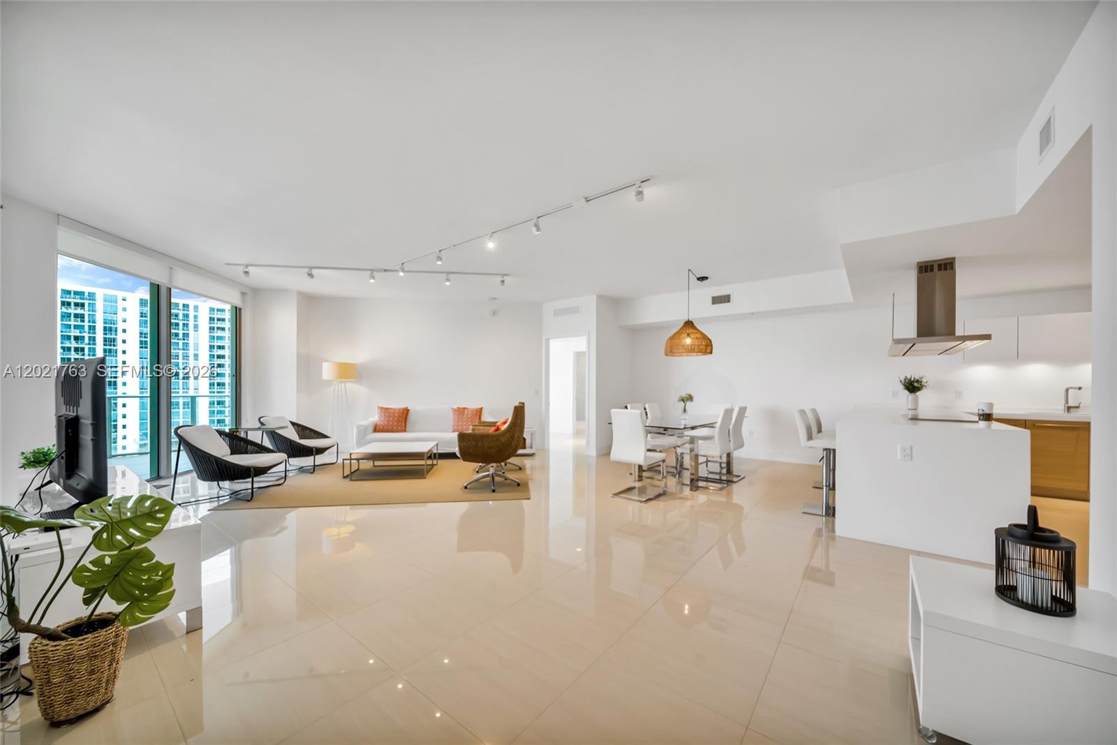 17301 Biscayne Blvd #907, North Miami Beach FL 33160