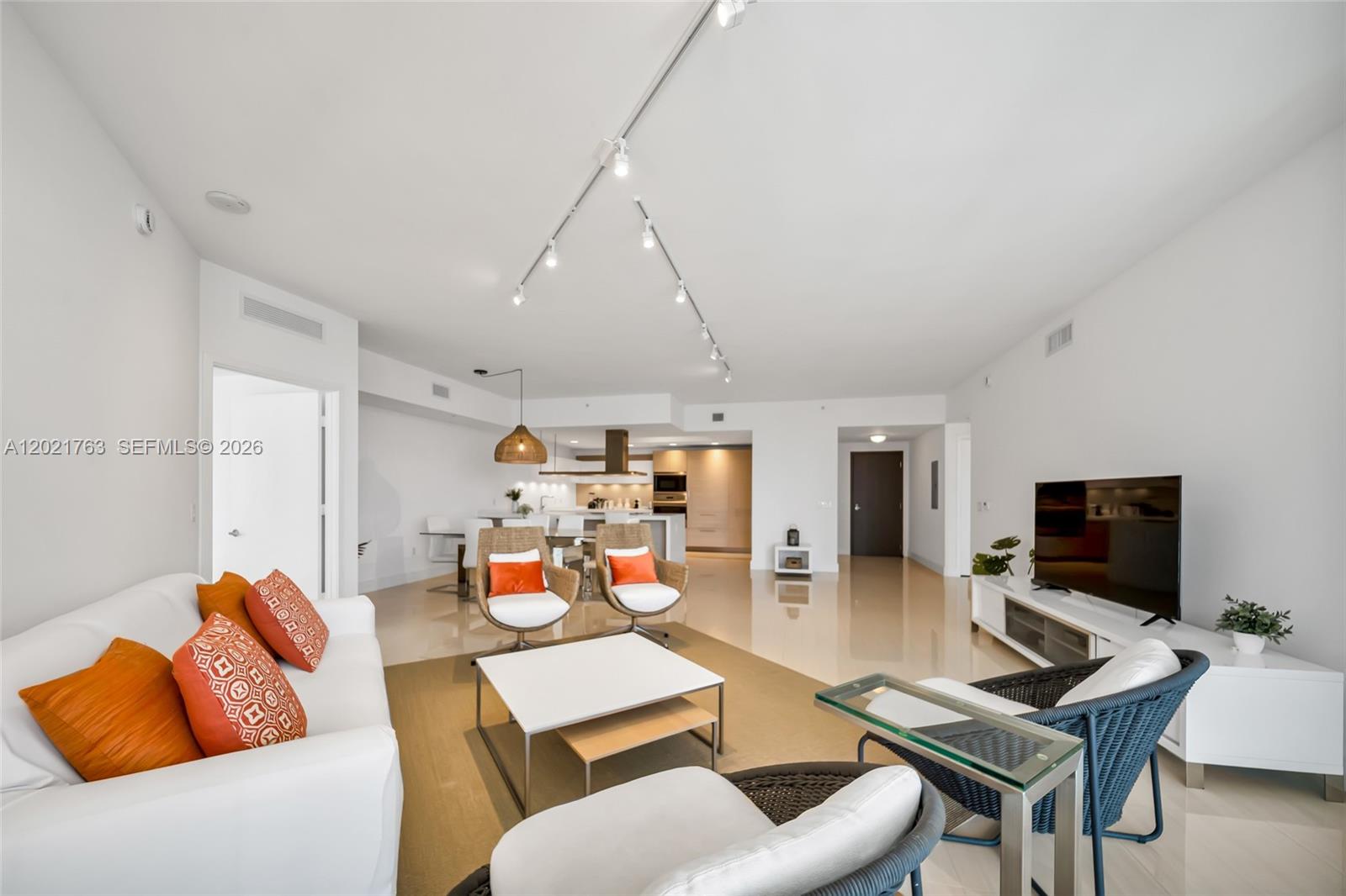 17301 Biscayne Blvd #907, North Miami Beach FL 33160