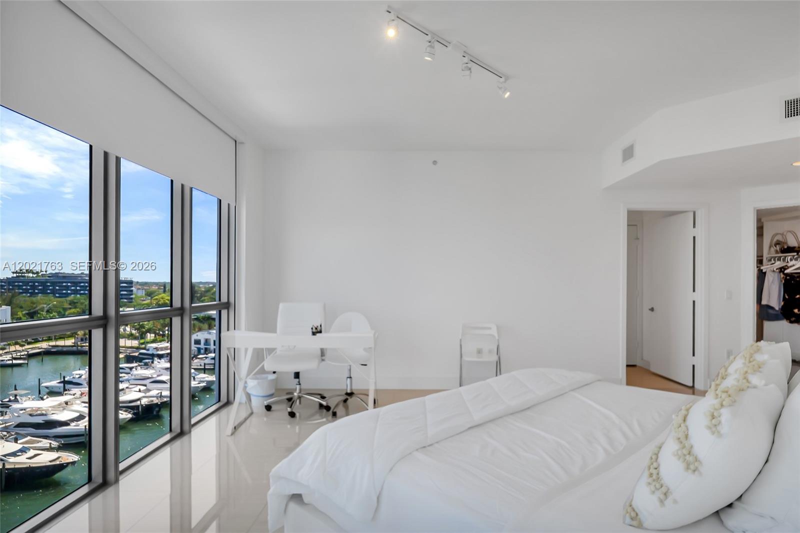 17301 Biscayne Blvd #907, North Miami Beach FL 33160
