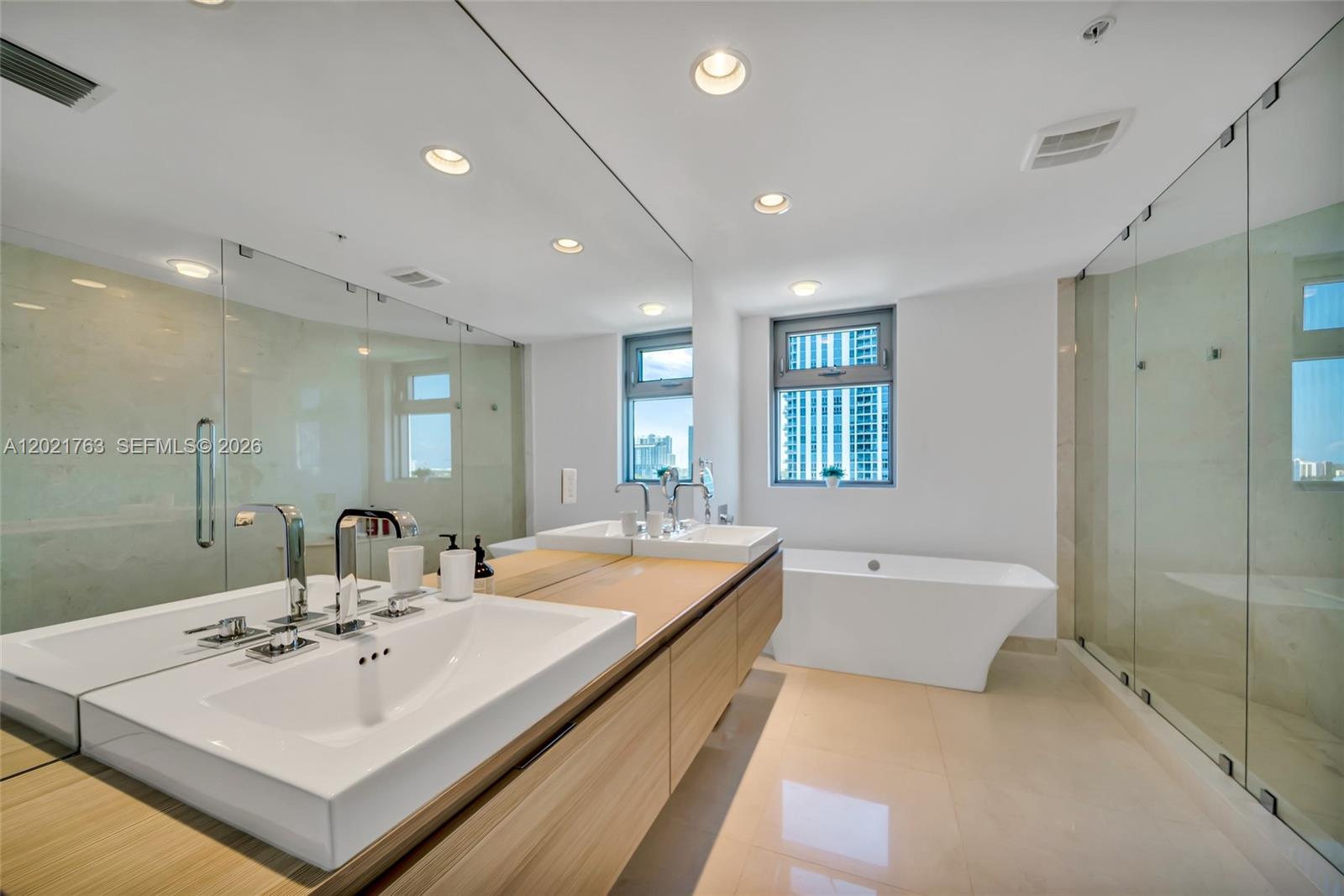 17301 Biscayne Blvd #907, North Miami Beach FL 33160