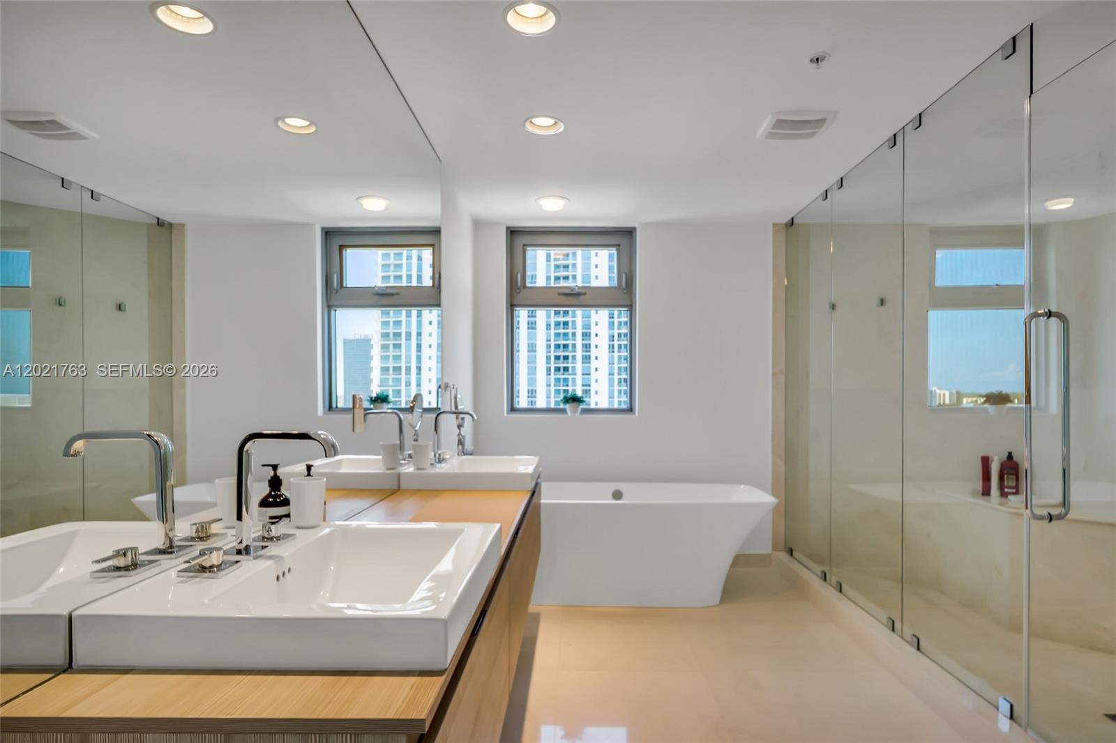 17301 Biscayne Blvd #907, North Miami Beach FL 33160