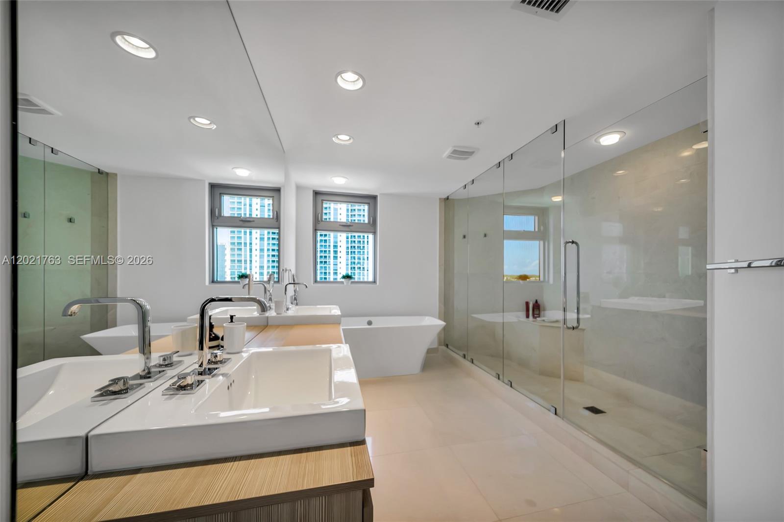 17301 Biscayne Blvd #907, North Miami Beach FL 33160