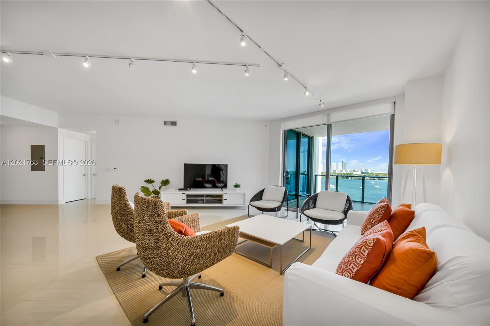 17301 Biscayne Blvd #907, North Miami Beach FL 33160